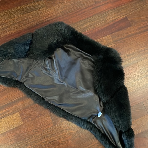Black faux Fur Vest - Picture 4 of 4
